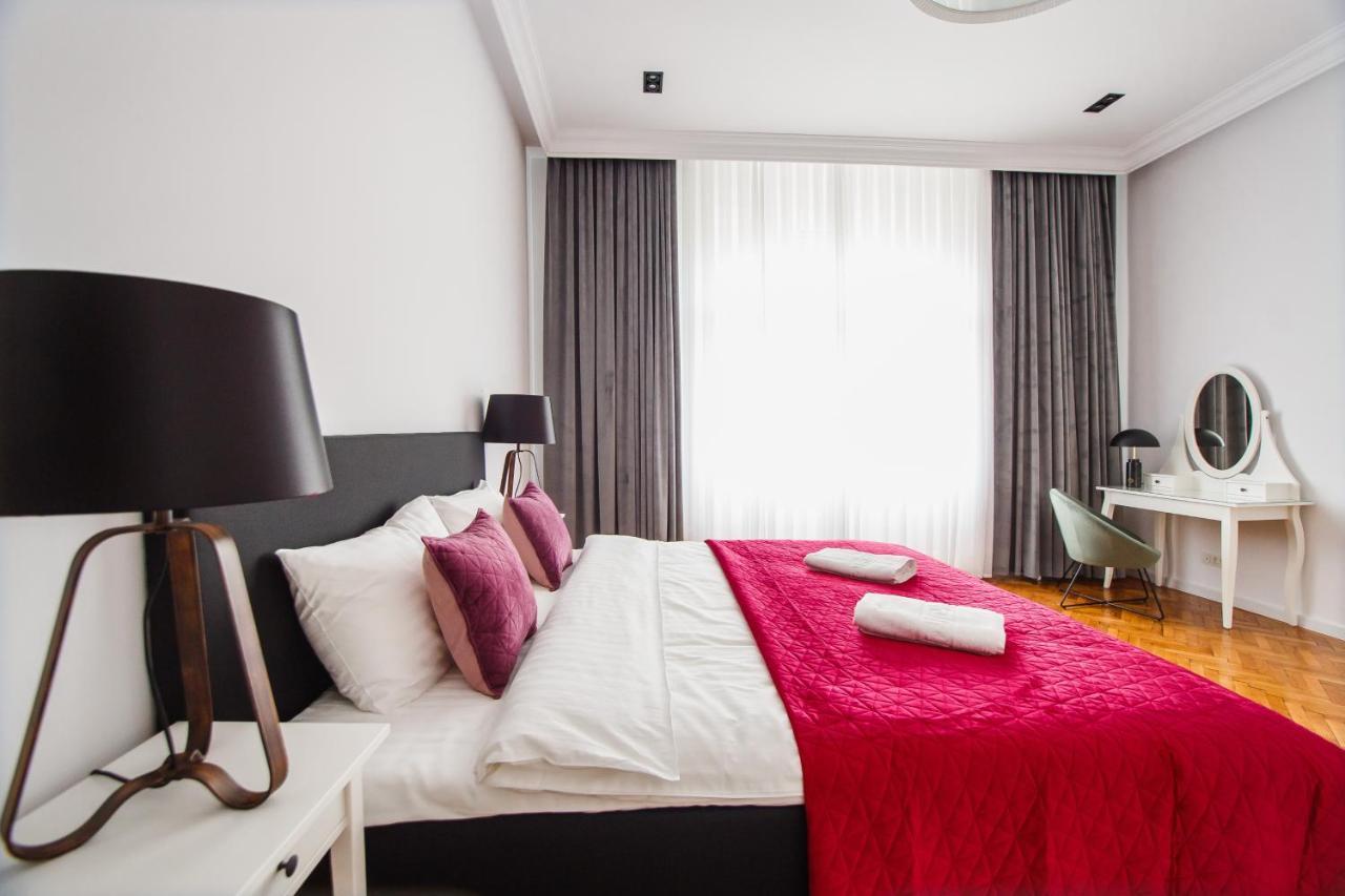 Spacious Riverviews Apartment Near Piata Unirii Oradea Exteriér fotografie