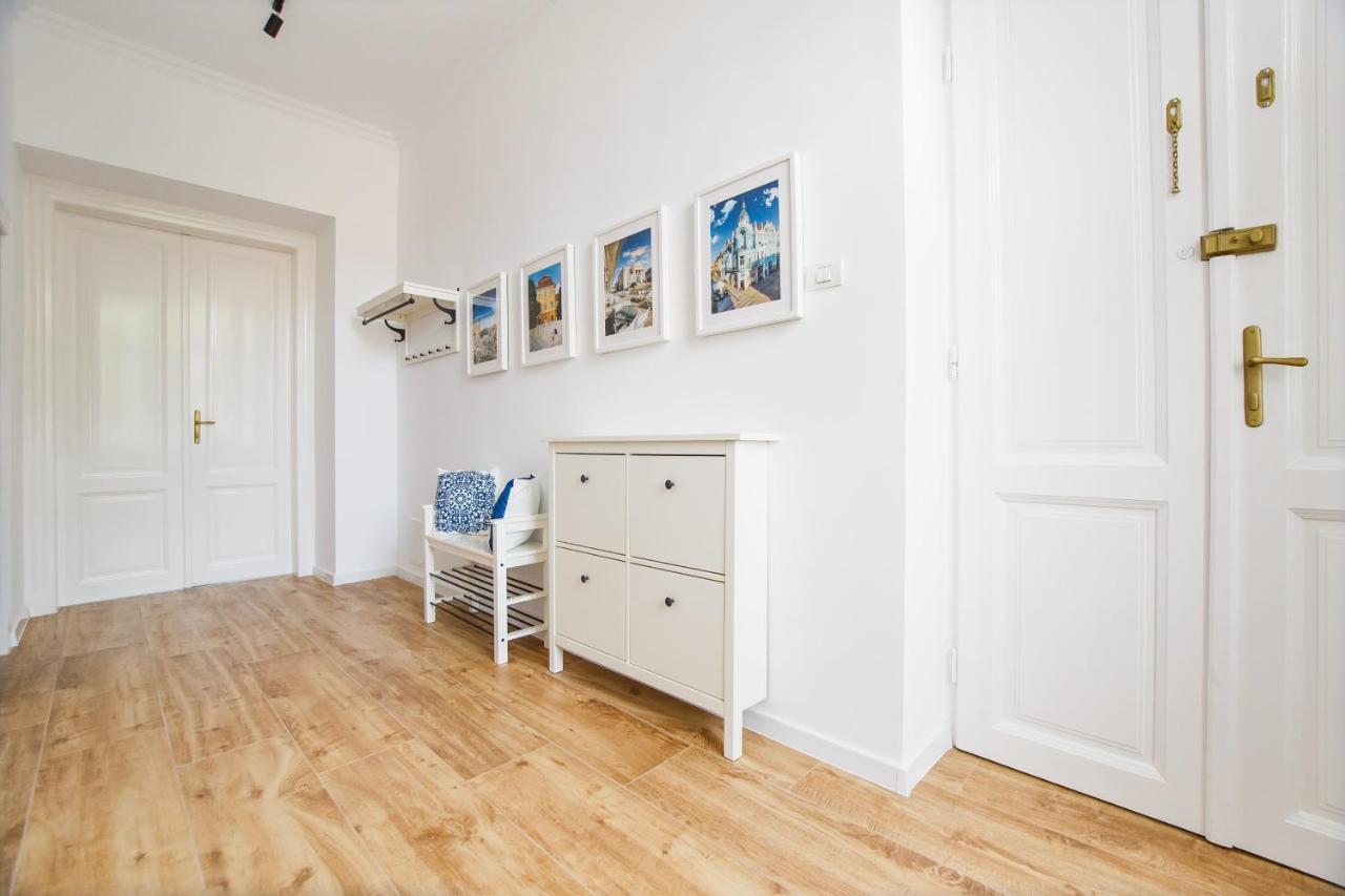 Spacious Riverviews Apartment Near Piata Unirii Oradea Exteriér fotografie