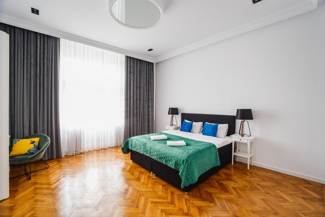Spacious Riverviews Apartment Near Piata Unirii Oradea Exteriér fotografie