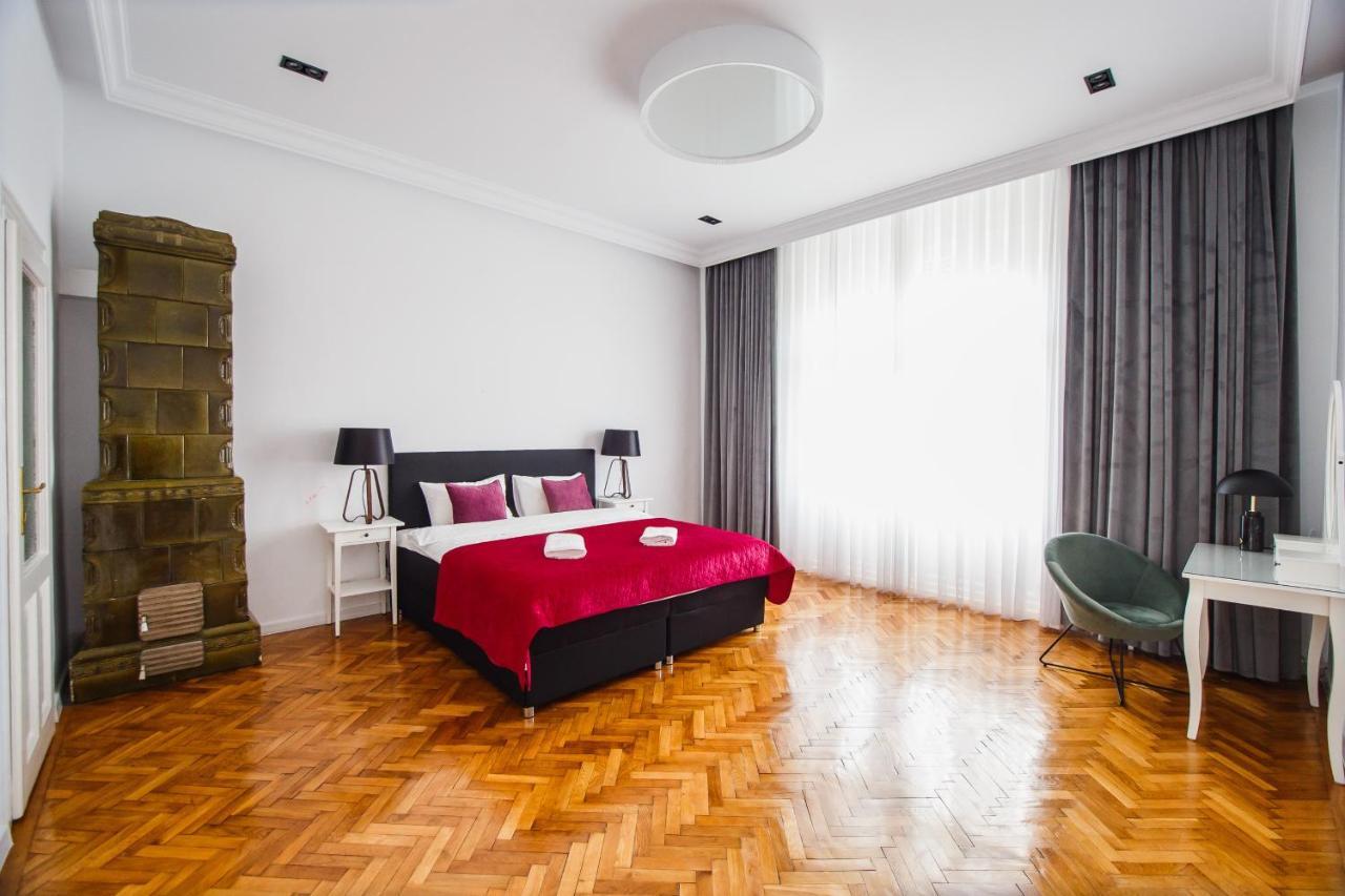 Spacious Riverviews Apartment Near Piata Unirii Oradea Exteriér fotografie