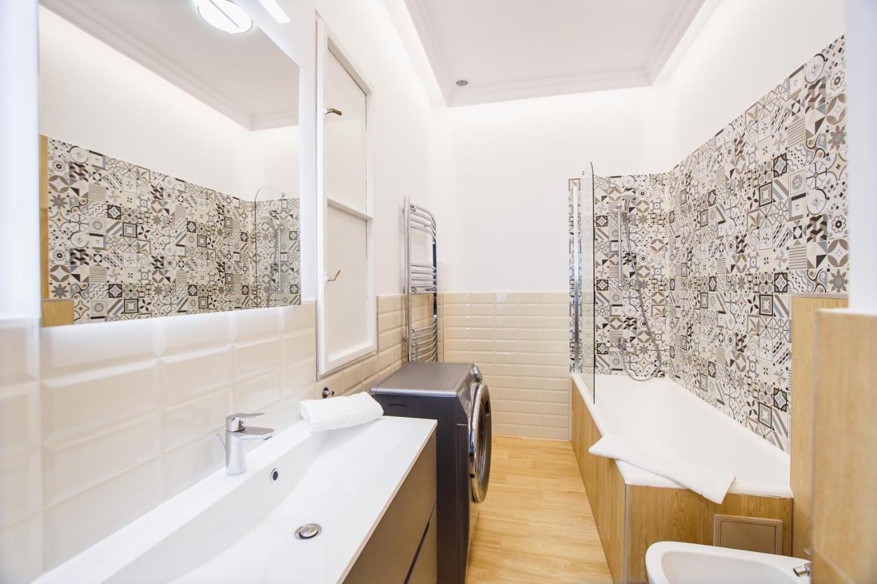 Spacious Riverviews Apartment Near Piata Unirii Oradea Exteriér fotografie