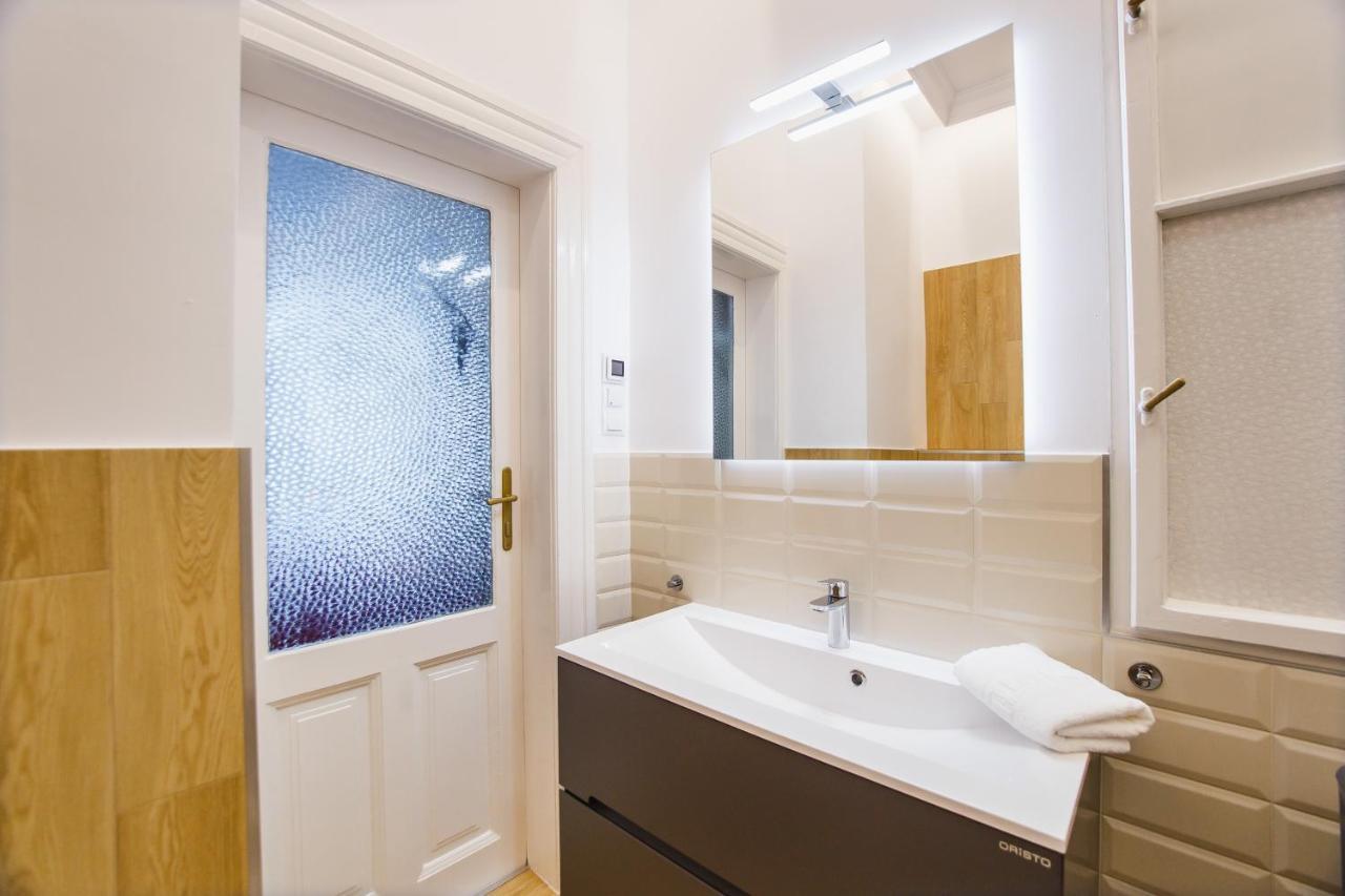 Spacious Riverviews Apartment Near Piata Unirii Oradea Exteriér fotografie