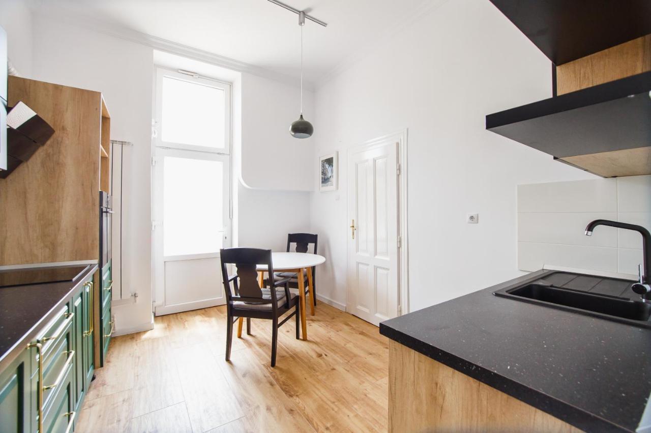Spacious Riverviews Apartment Near Piata Unirii Oradea Exteriér fotografie