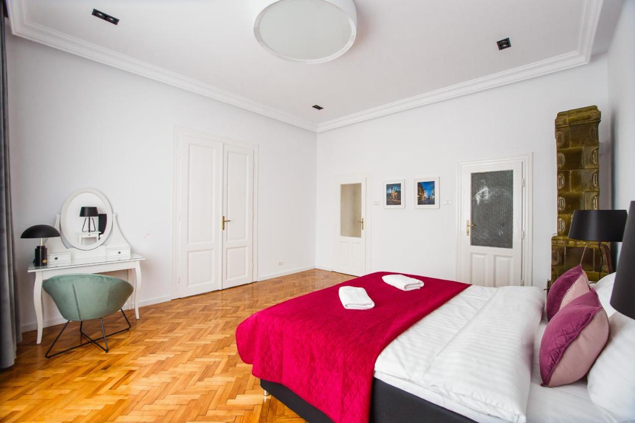 Spacious Riverviews Apartment Near Piata Unirii Oradea Exteriér fotografie