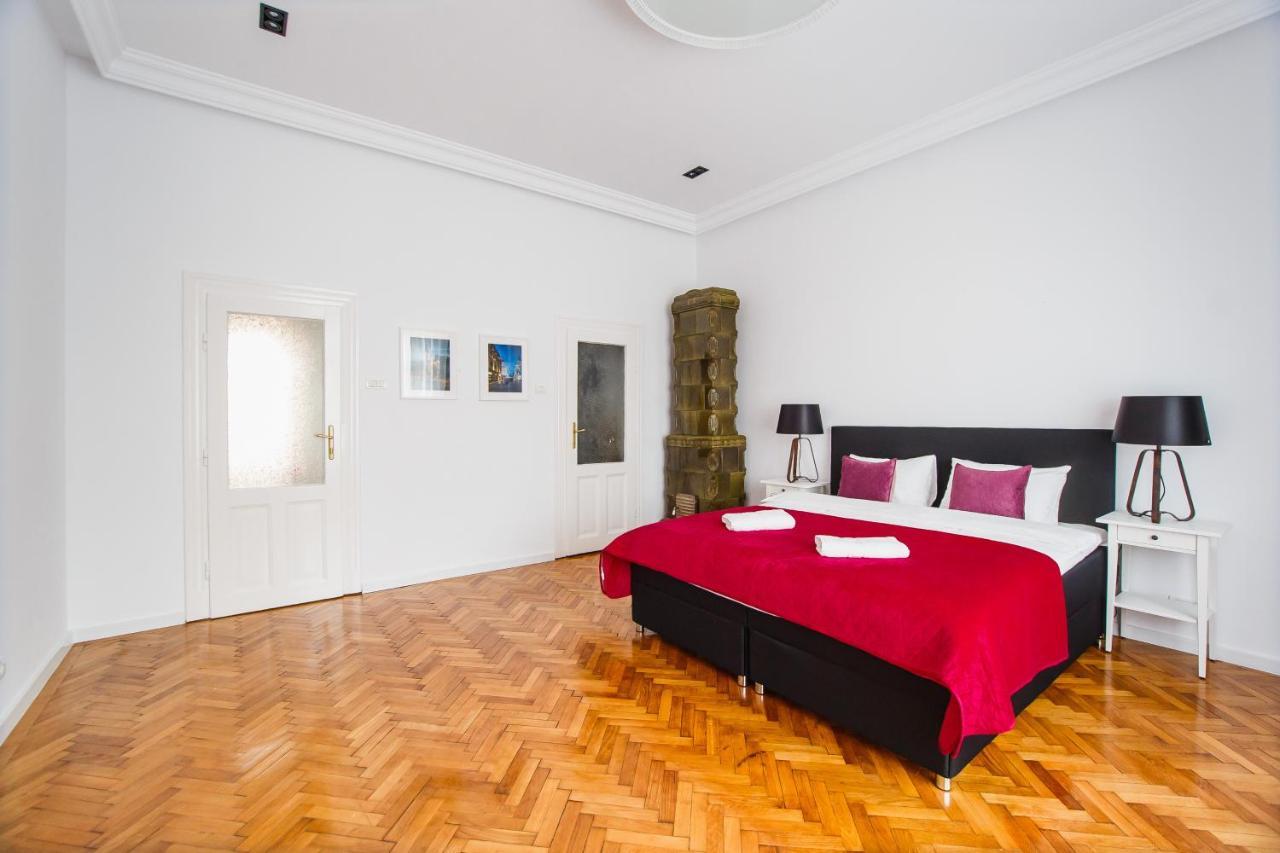 Spacious Riverviews Apartment Near Piata Unirii Oradea Exteriér fotografie