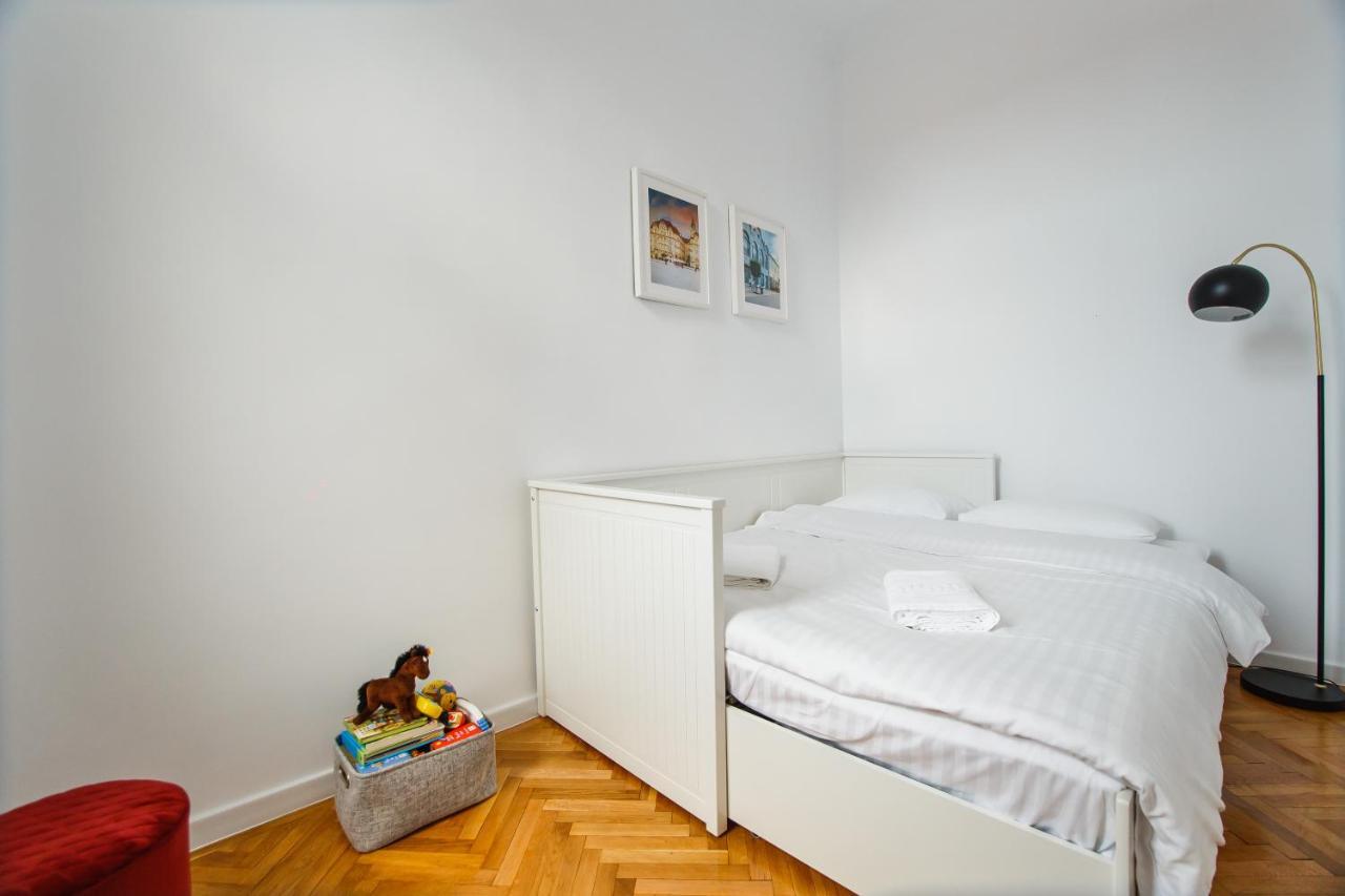 Spacious Riverviews Apartment Near Piata Unirii Oradea Exteriér fotografie