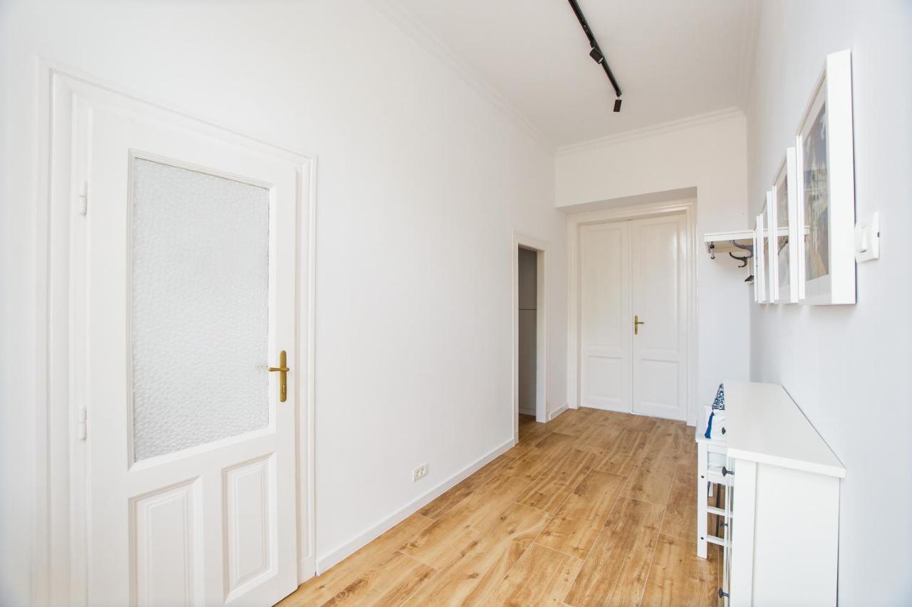 Spacious Riverviews Apartment Near Piata Unirii Oradea Exteriér fotografie