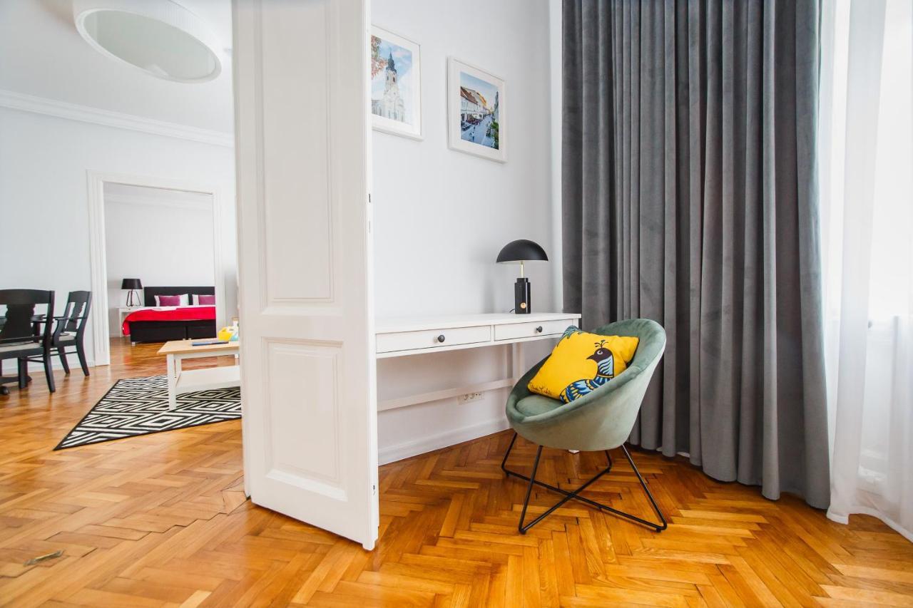 Spacious Riverviews Apartment Near Piata Unirii Oradea Exteriér fotografie