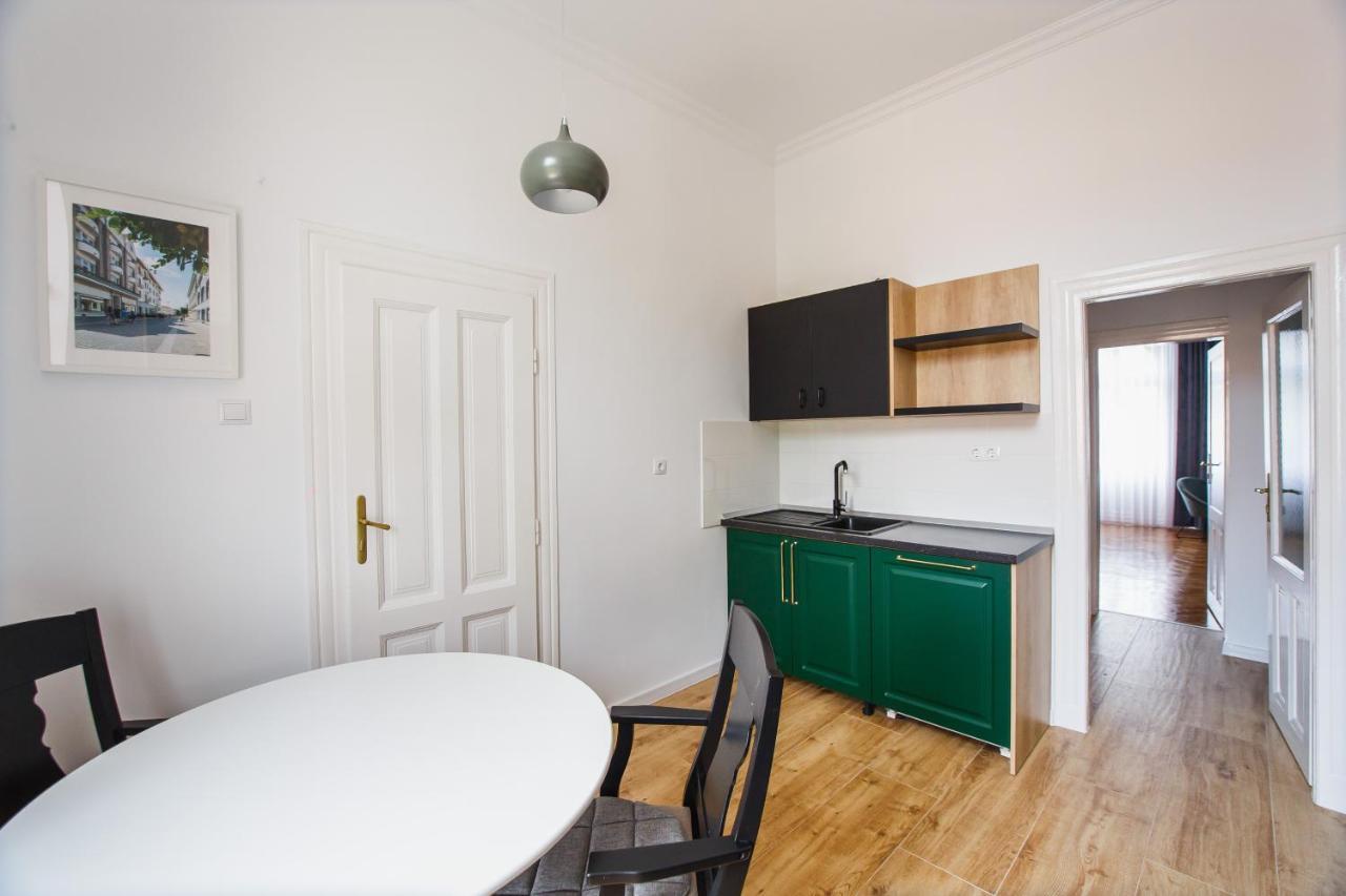 Spacious Riverviews Apartment Near Piata Unirii Oradea Exteriér fotografie