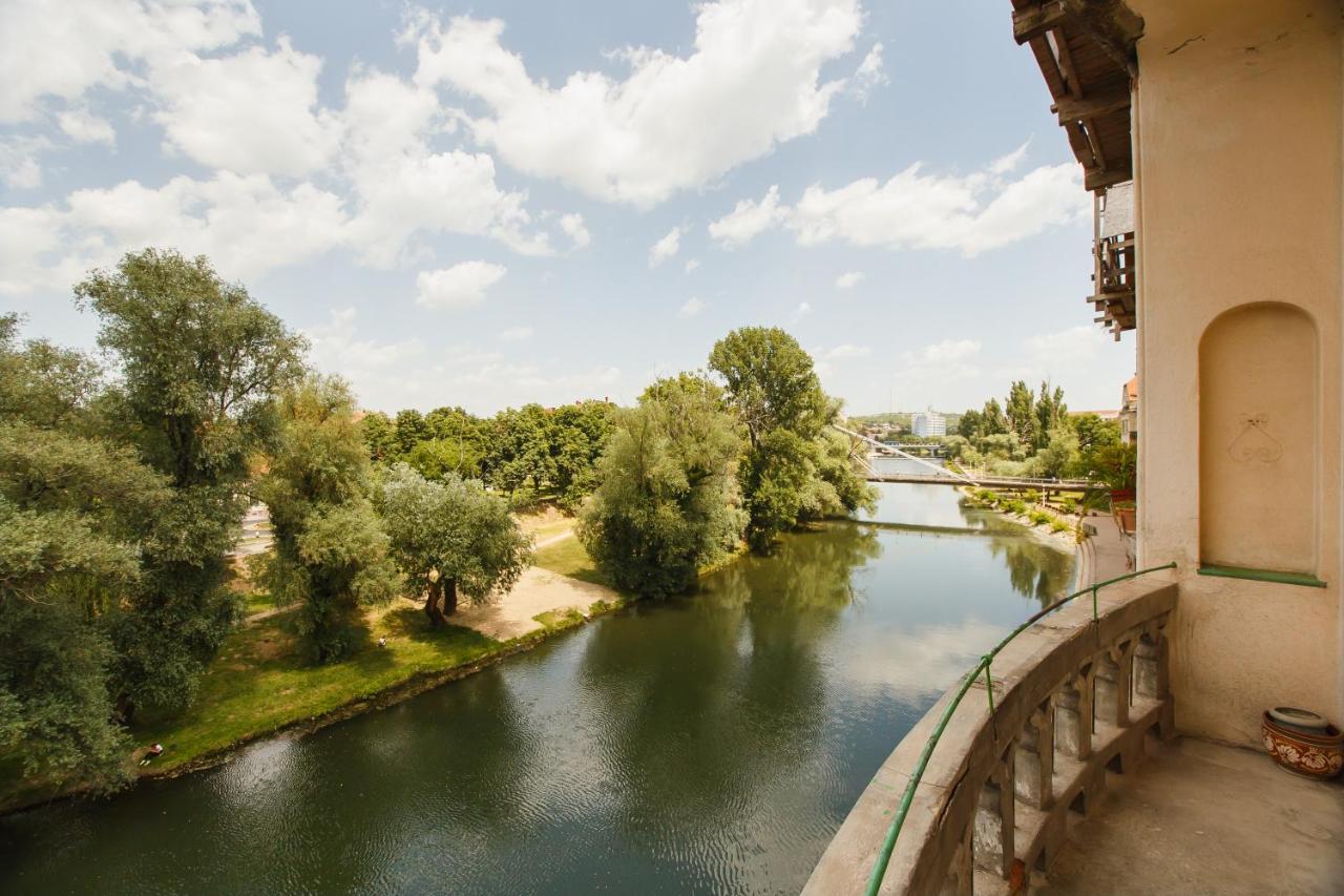 Spacious Riverviews Apartment Near Piata Unirii Oradea Exteriér fotografie