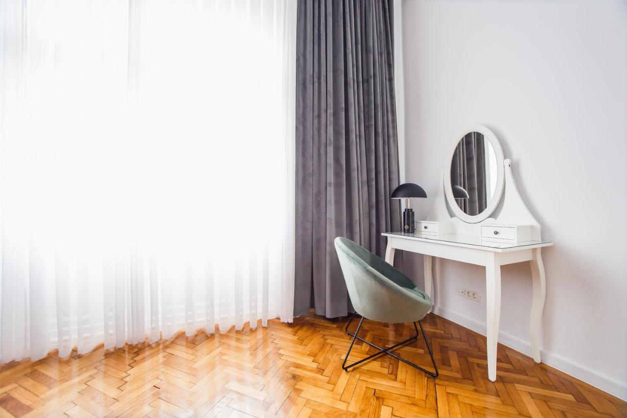 Spacious Riverviews Apartment Near Piata Unirii Oradea Exteriér fotografie